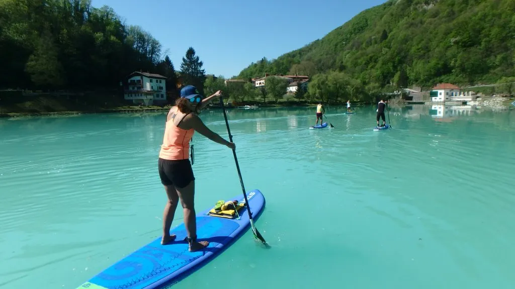 Ontdek de wandelingen van de Soča Vallei op een SUP